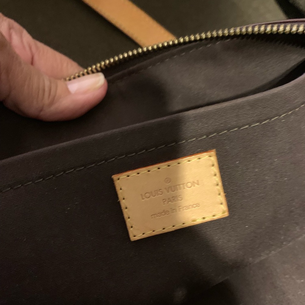 Louis Vuitton Handbag - Picture 6 of 9